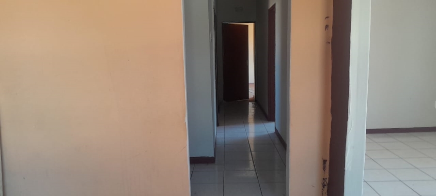 To Let 4 Bedroom Property for Rent in Southernwood Eastern Cape